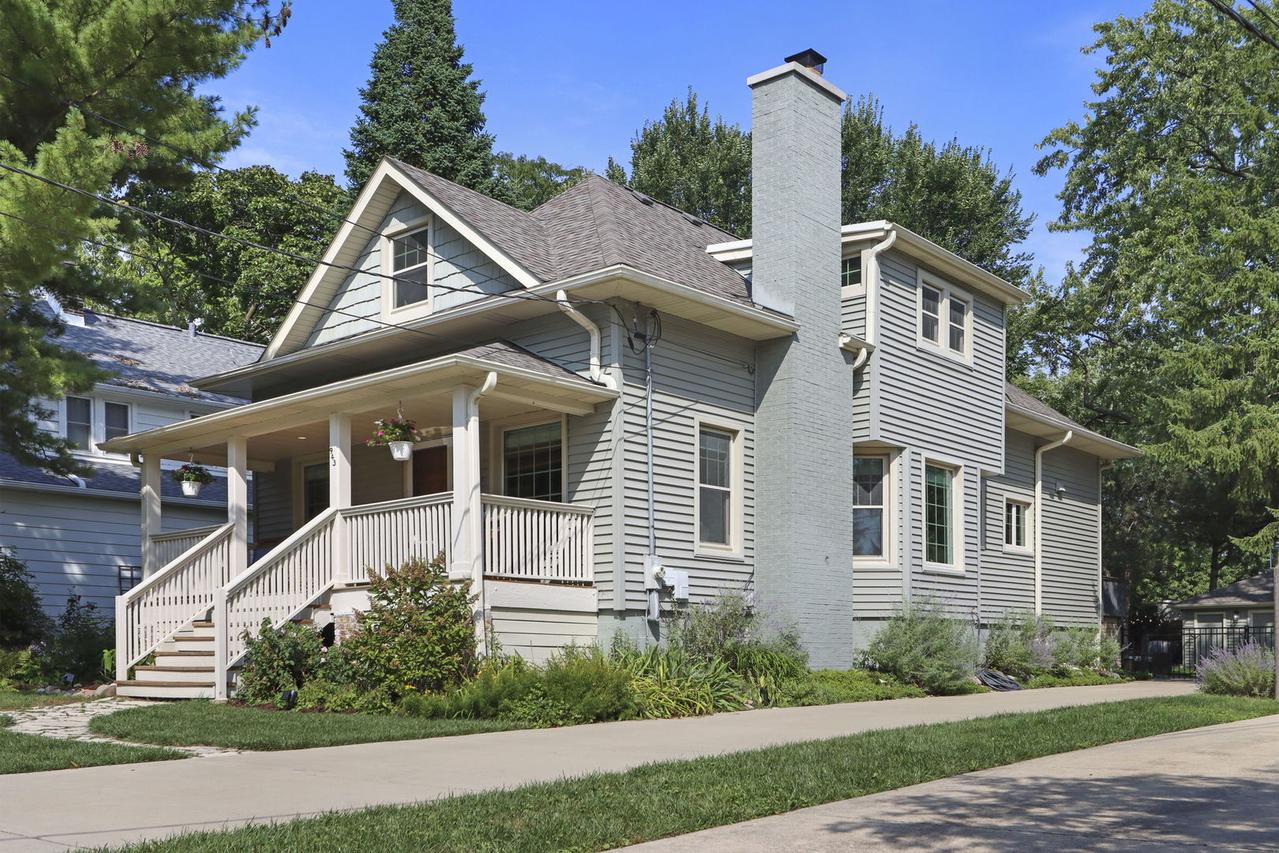 943 Forest Ave., Deerfield, IL 60015