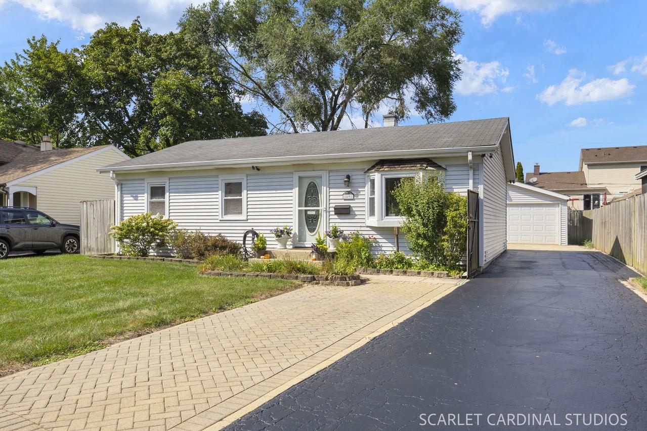 1691 Charles Dr., Glendale Heights, IL 60139