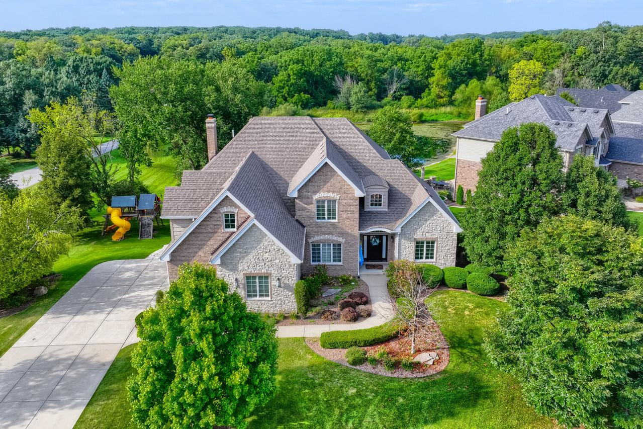 10594 Charmaine Dr., Frankfort, IL 60423