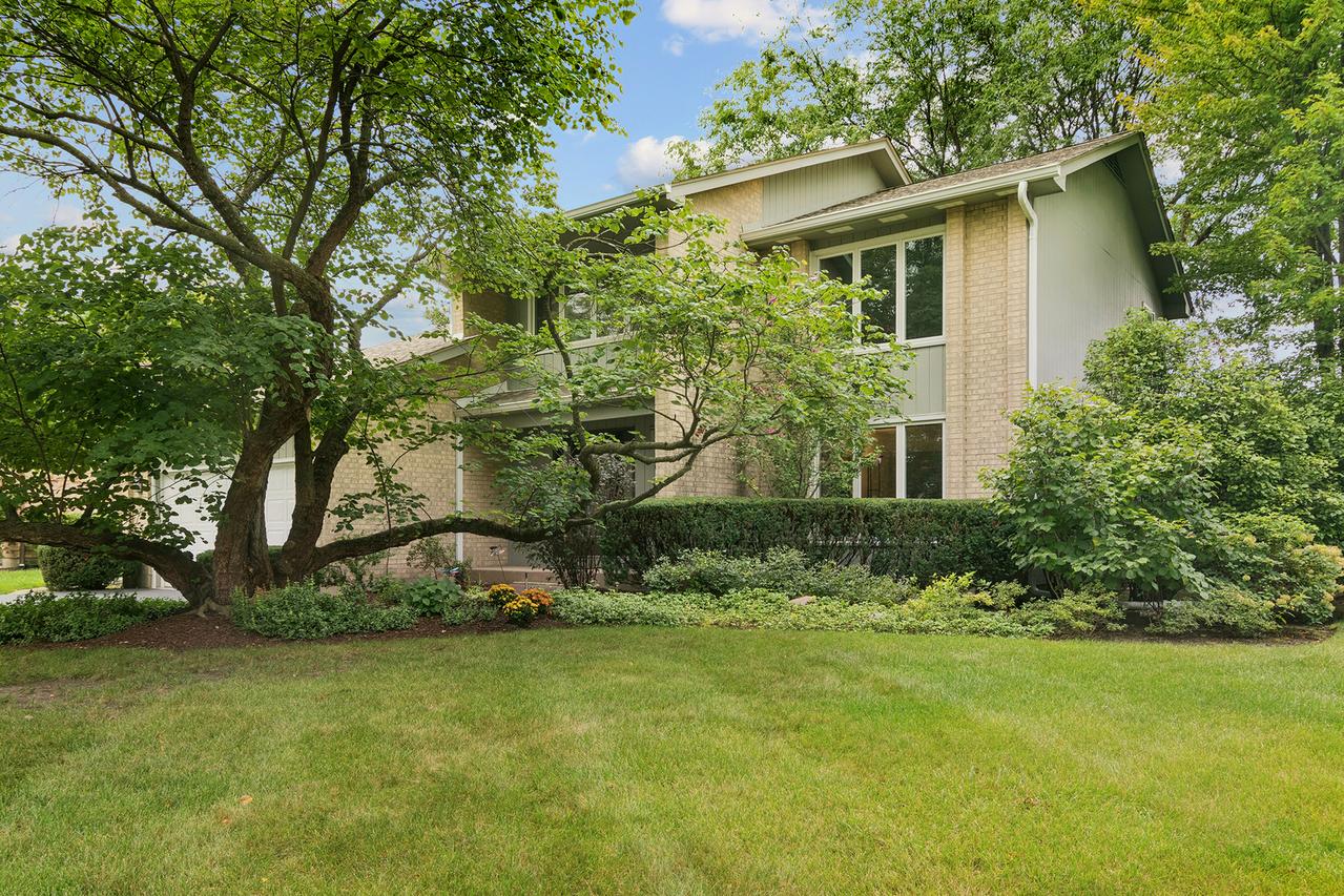 1310 Hidden Lake Dr., Buffalo Grove, IL 60089