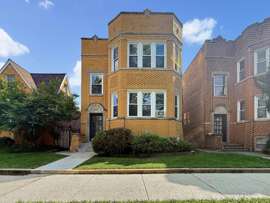 5057 W Newport Ave., Chicago, IL 60641