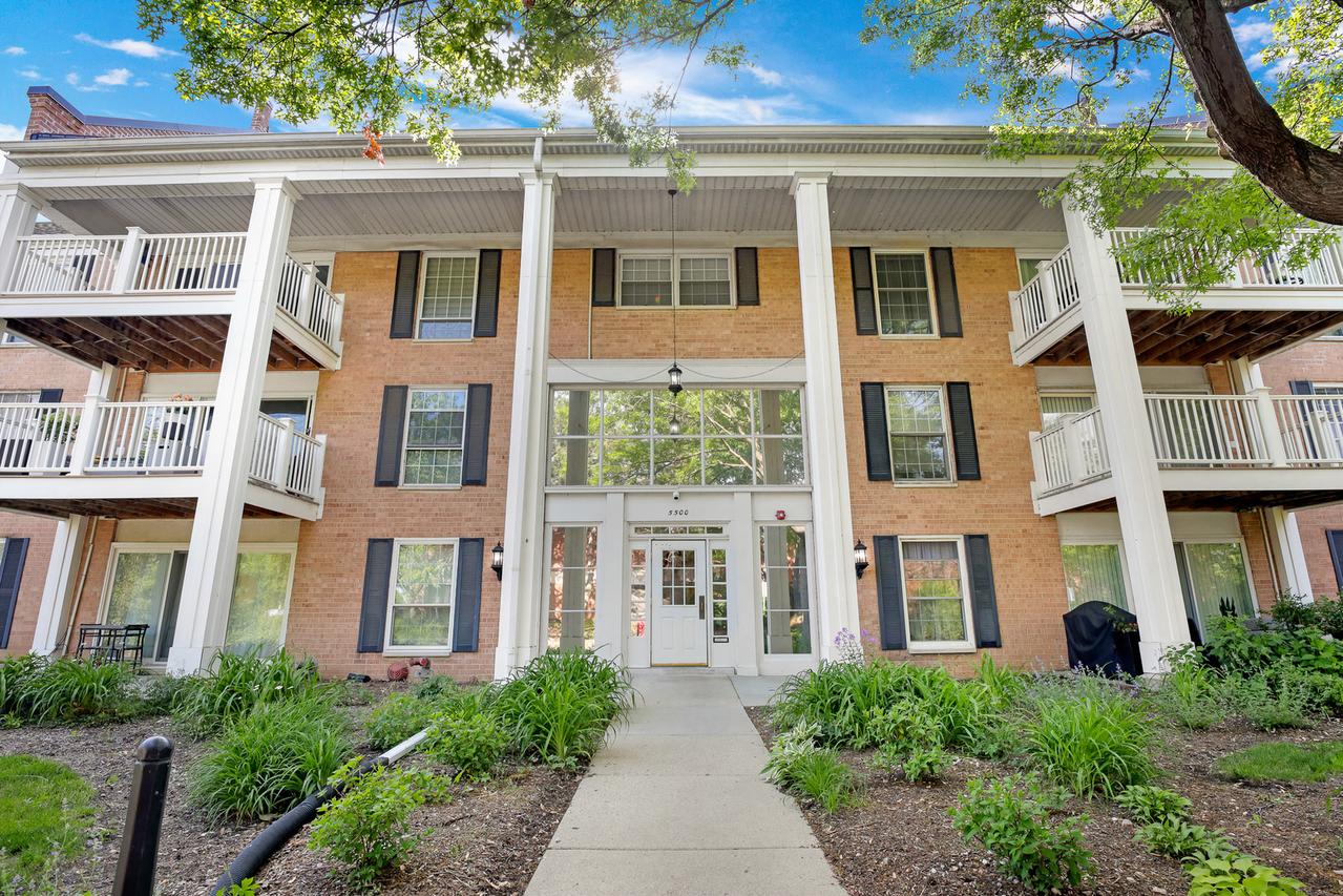 5500 Carriageway Dr. #309, Rolling Meadows, IL 60008