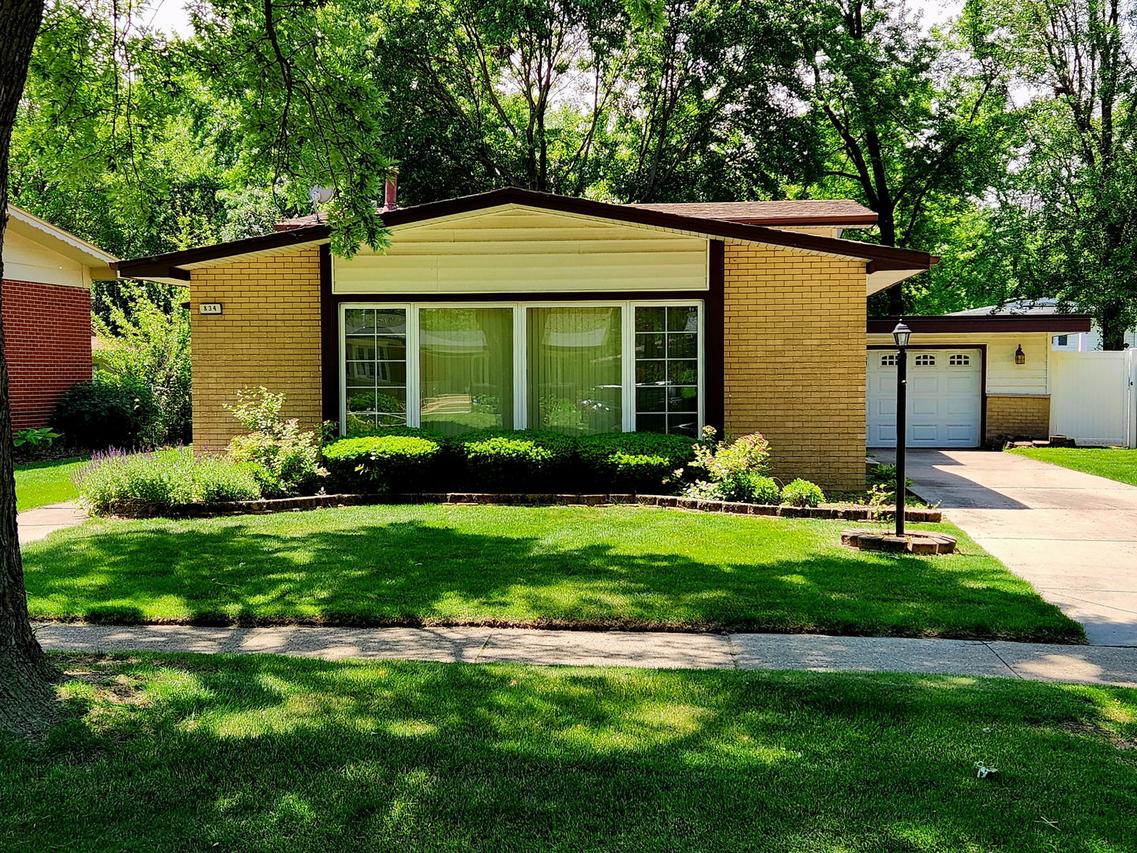 834 N Rainbow Dr., Glenwood, IL 60425