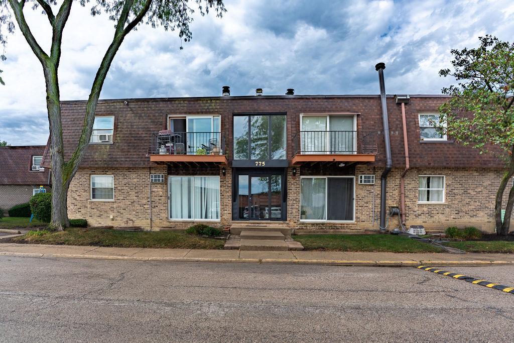 775 Grove Dr. #207, Buffalo Grove, IL 60089