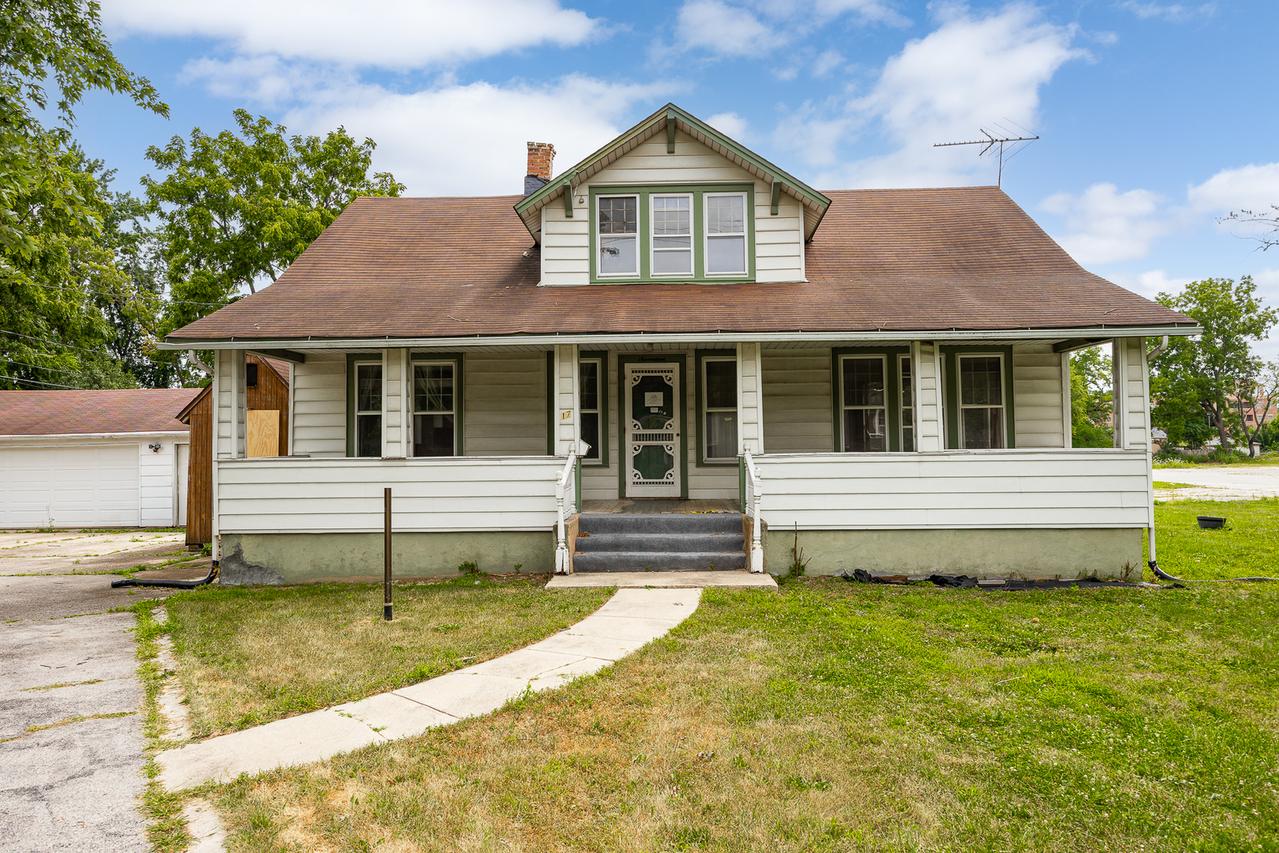 17 S Wabash Ave., Glenwood, IL 60425