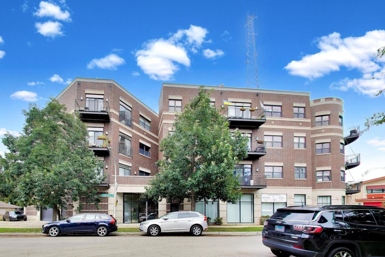 3028 W Roscoe St. #203, Chicago, IL 60618