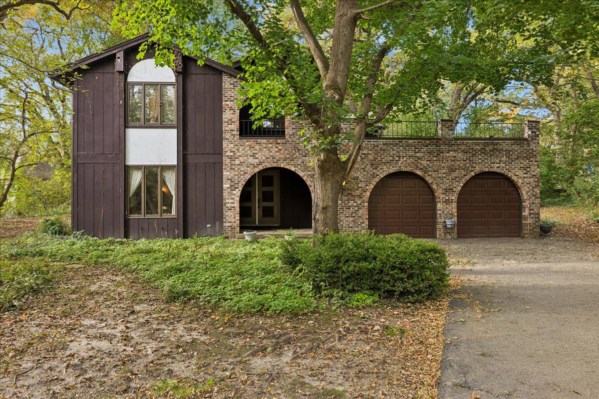 13N200 Wedgewood Dr., Elgin, IL 60124