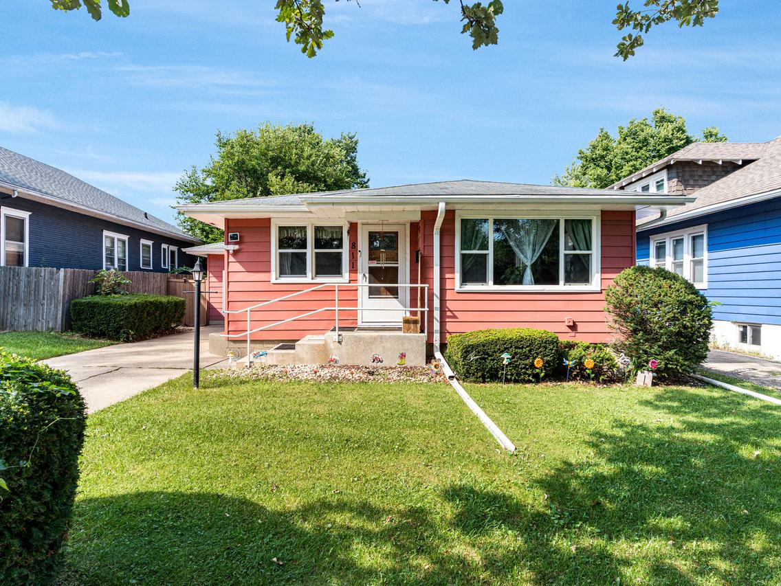 811 Glenwood Ave., Joliet, IL 60435