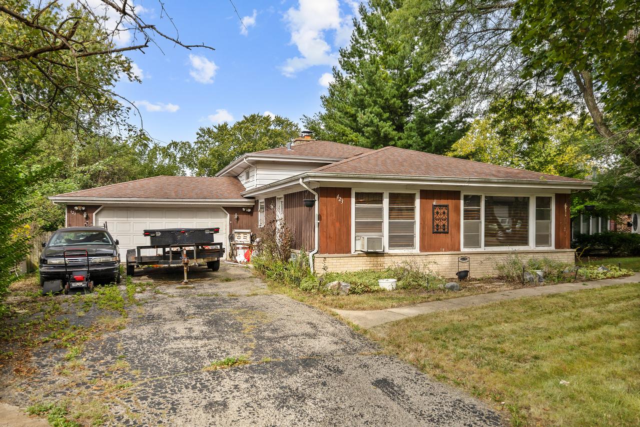 423 S. 14th St., St. Charles, IL 60174