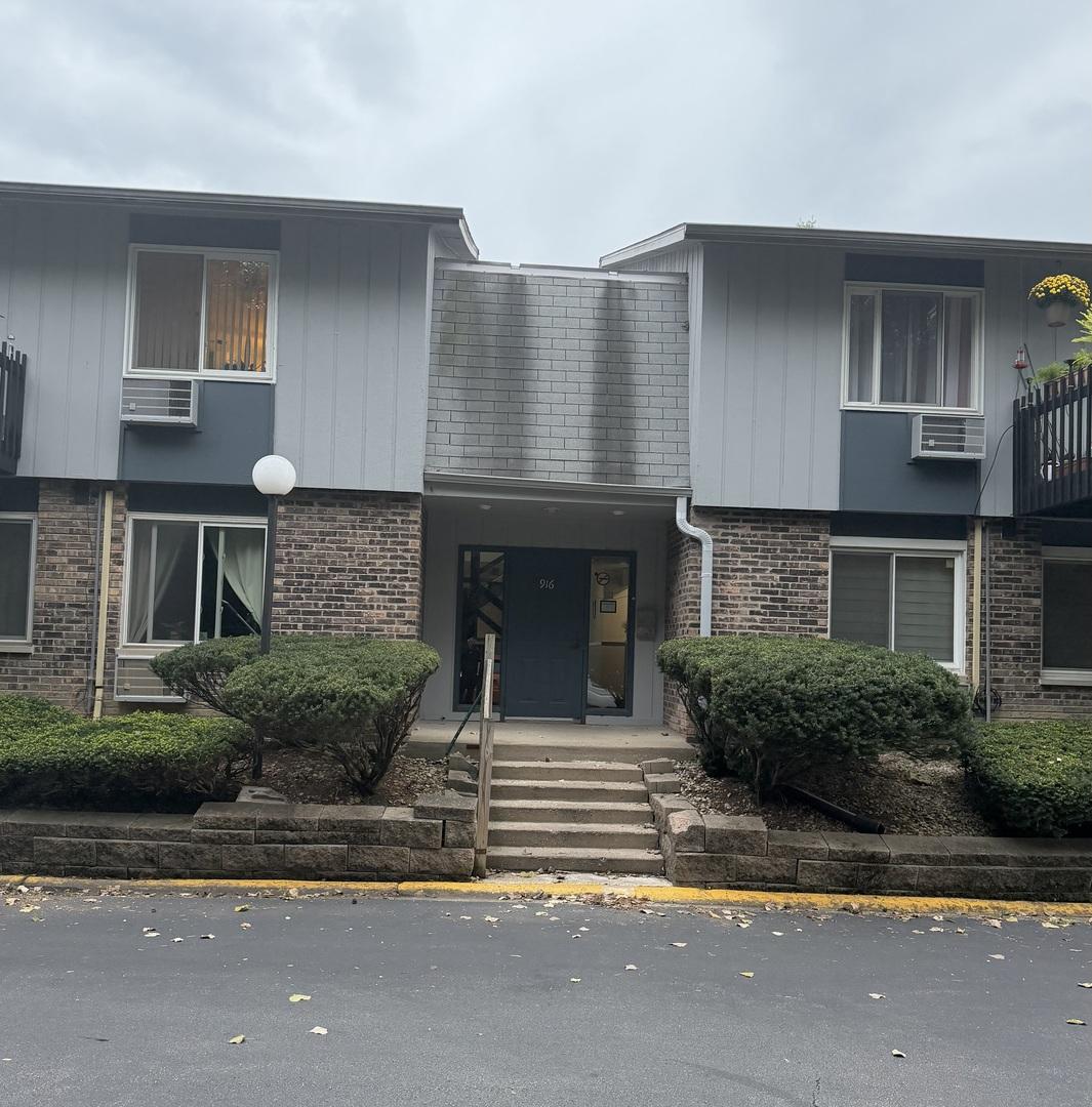 916 E Old Willow Rd Rd. #102, Prospect Heights, IL 60070