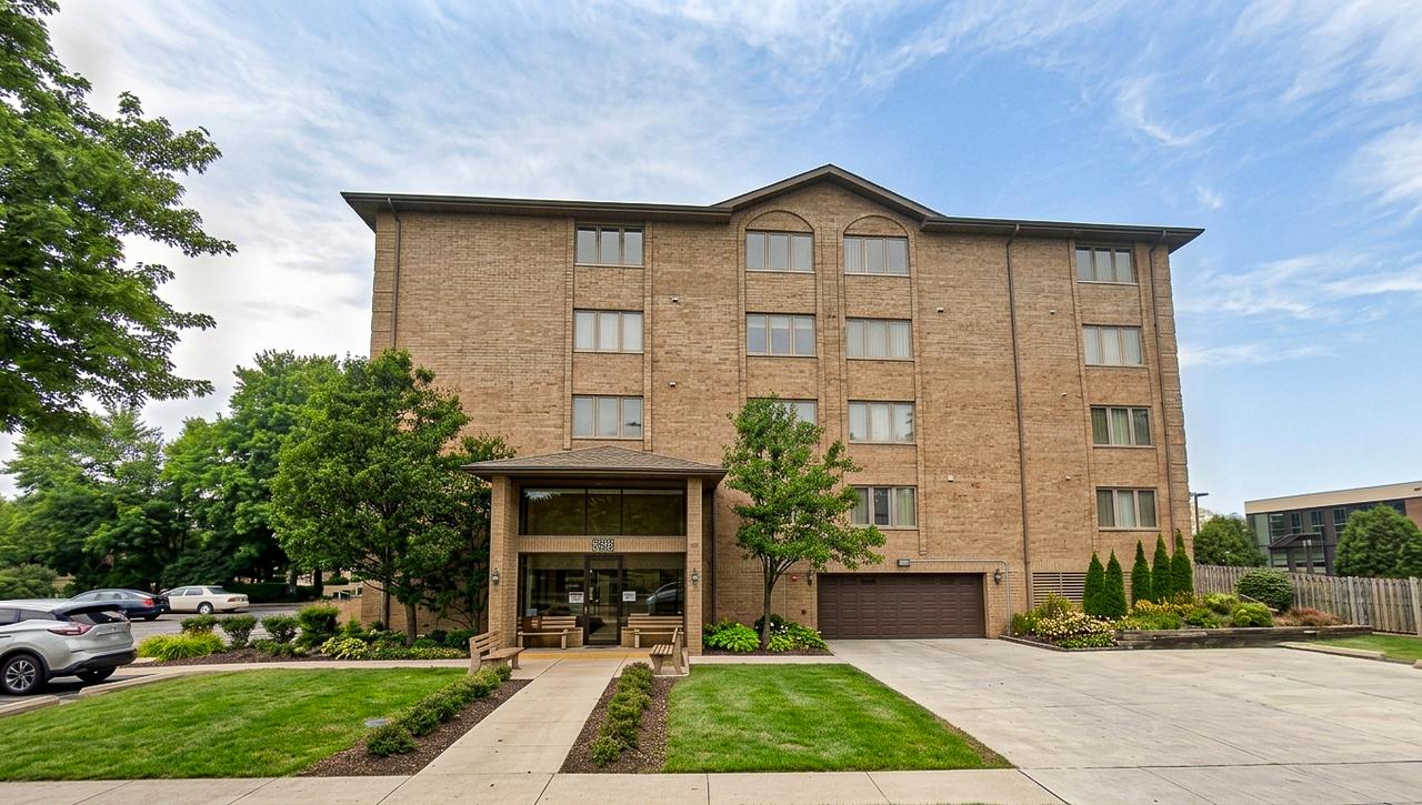 9510 S Kolmar Ave. #408, Oak Lawn, IL 60453