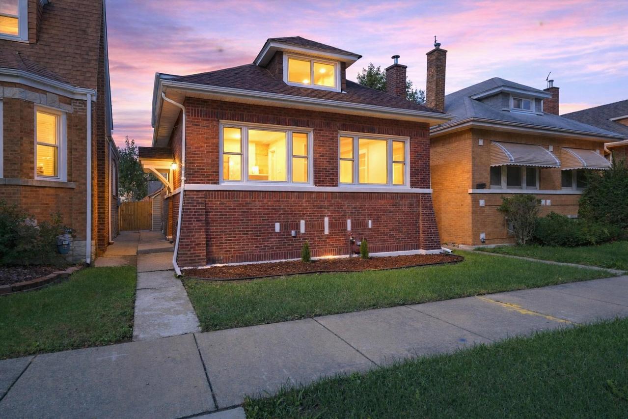 8352 S Phillips Ave., Chicago, IL 60617