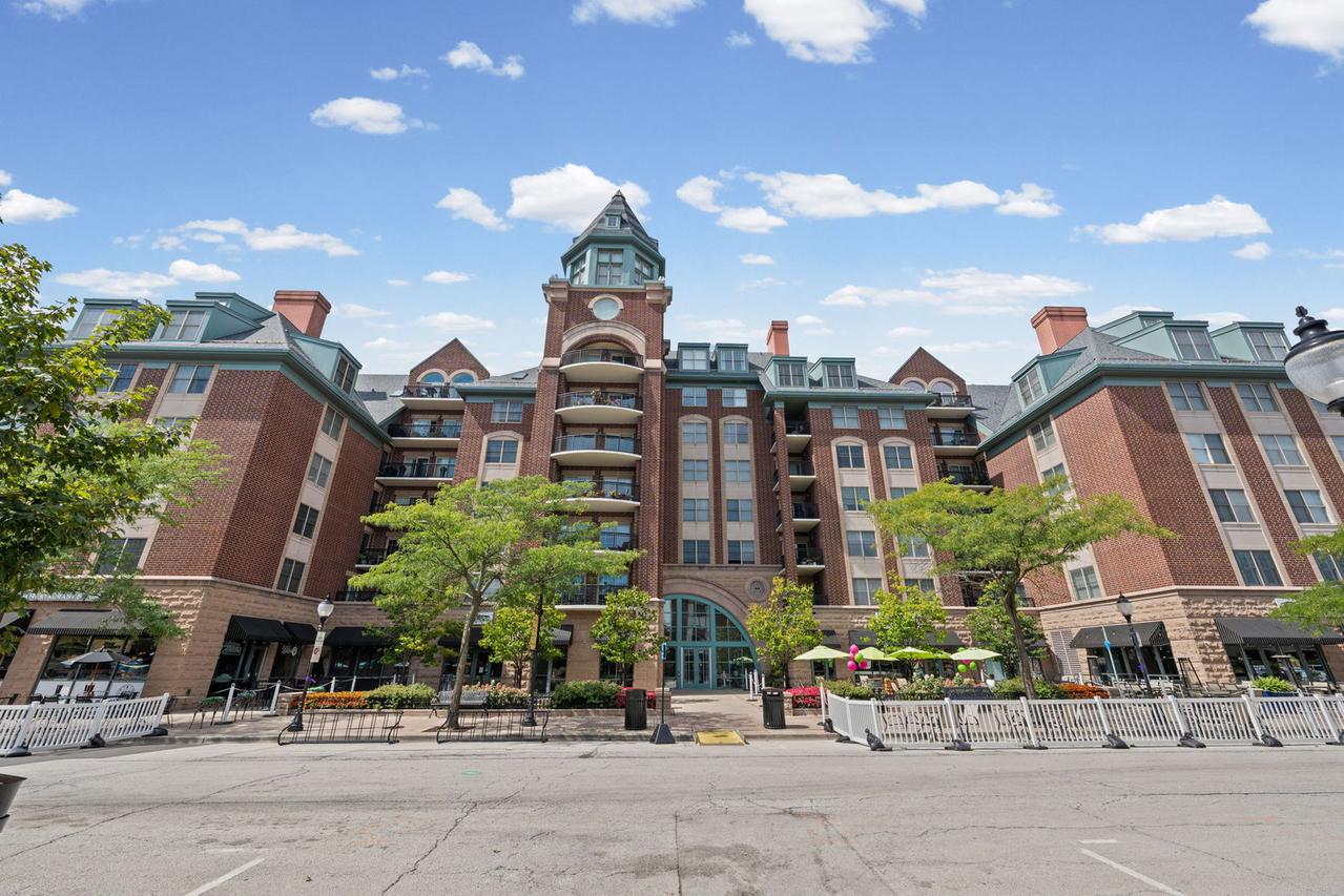 44 N Vail Ave. #209, Arlington Heights, IL 60005