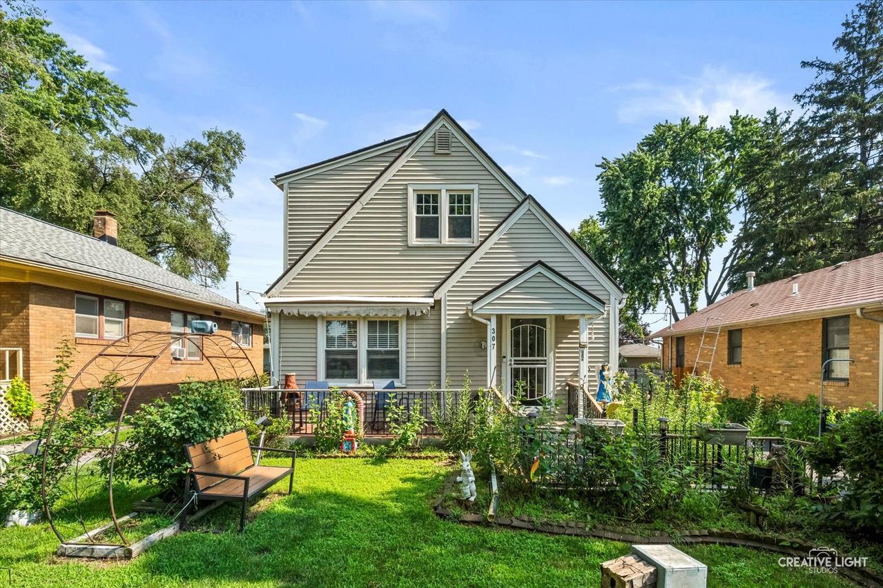 307 Lakelawn Blvd., Aurora, IL 60506