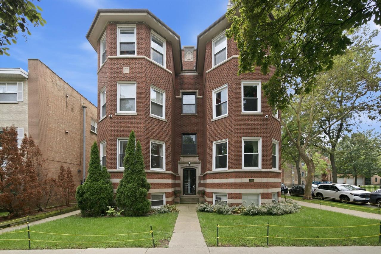 1647 W Sherwin Ave. #1, Chicago, IL 60626