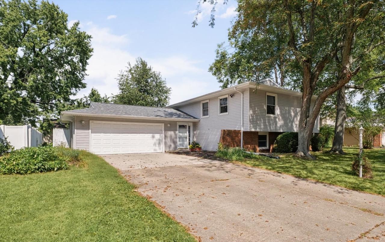 2108 Blackthorn Dr., Champaign, IL 61821