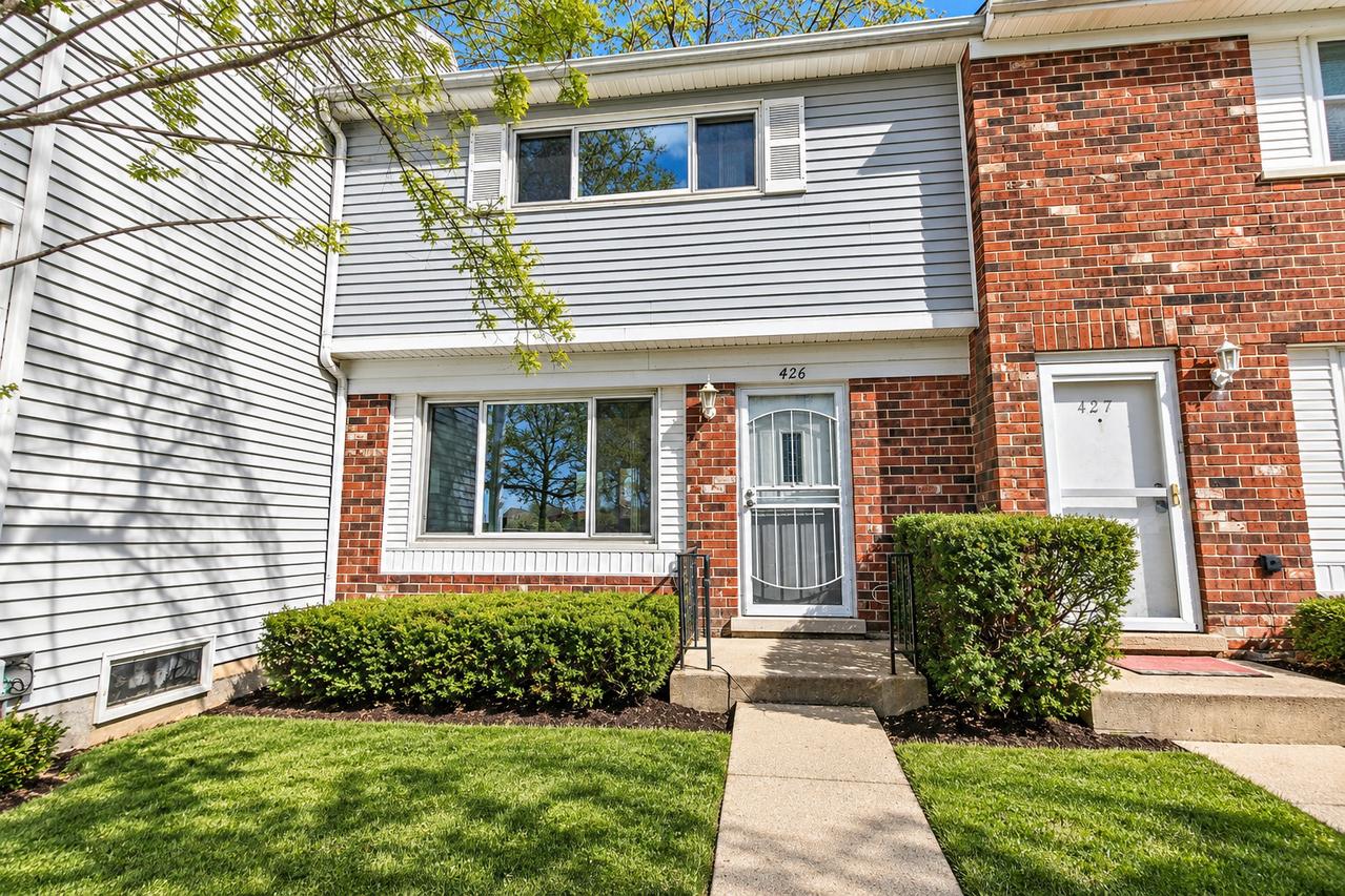 426 Greentree Ln., Bolingbrook, IL 60440