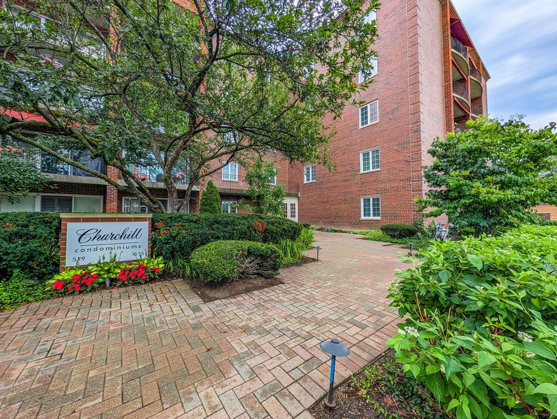 515 N Main St. #5CS, Glen Ellyn, IL 60137