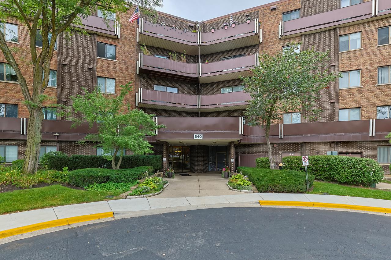 840 Wellington Ave. #501, Elk Grove Village, IL 60007