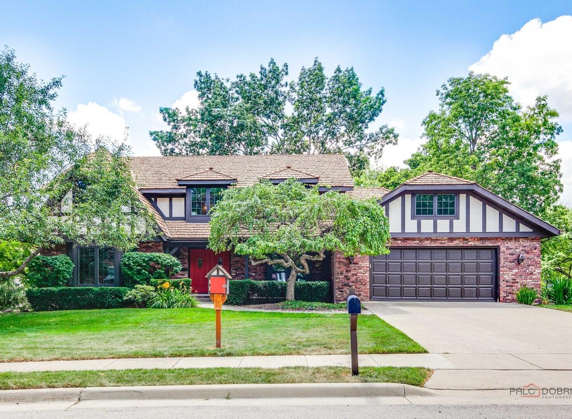 625 Mullady Pkwy., Libertyville, IL 60048