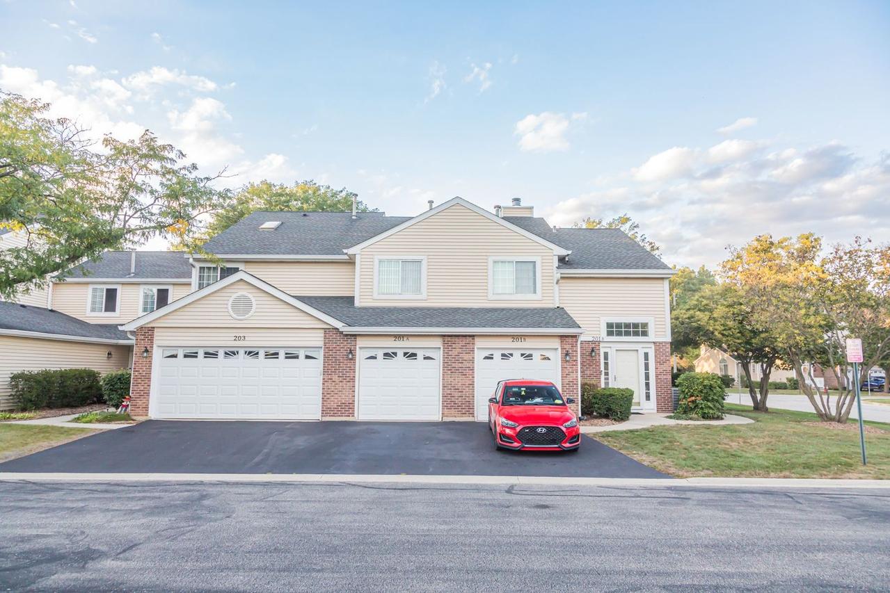 201 Brittany Dr. #A, Streamwood, IL 60107