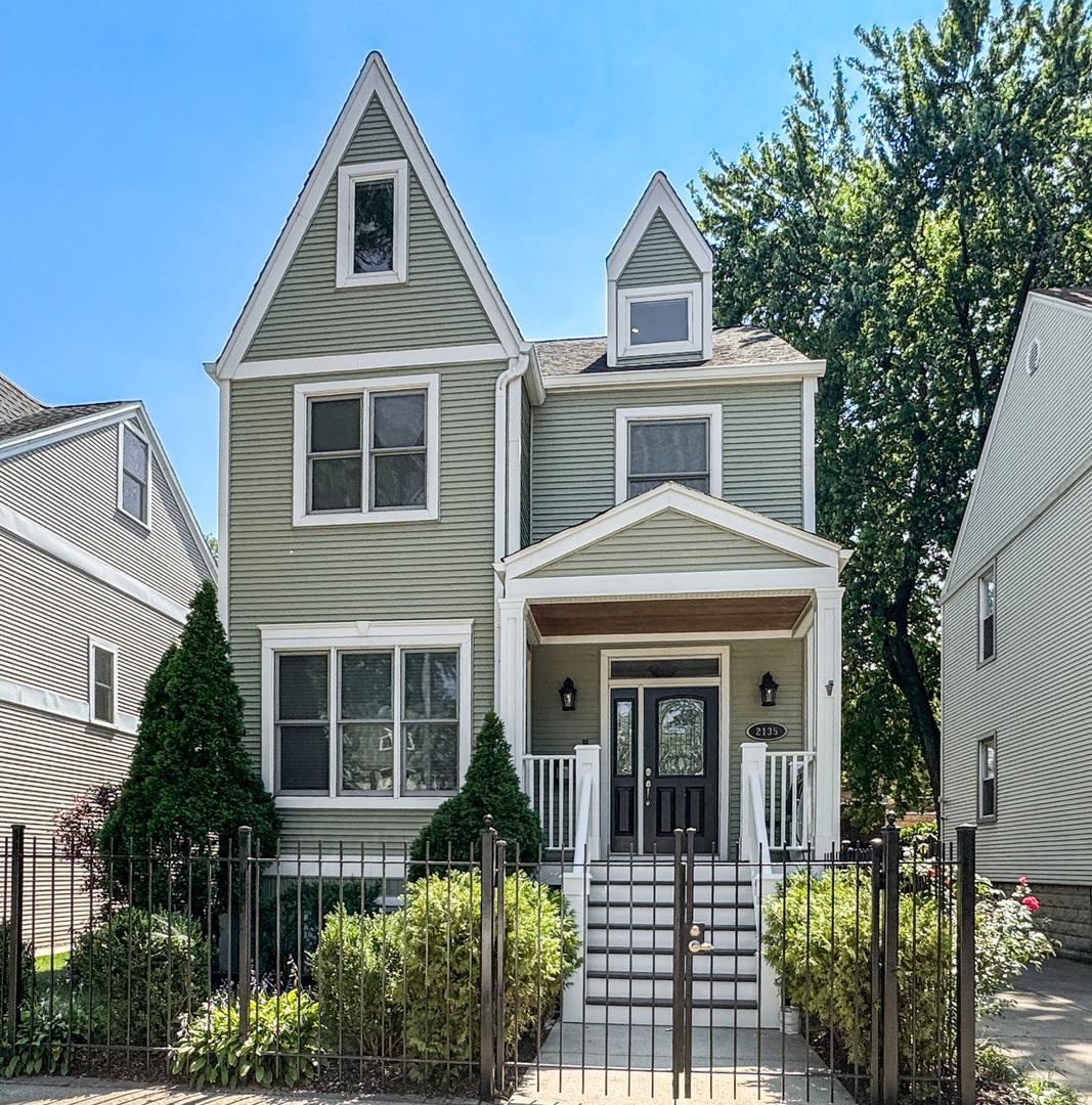 2135 W Montrose Ave., Chicago, IL 60618