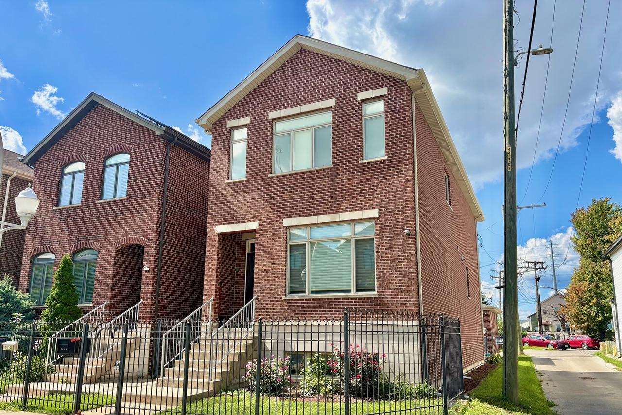 2810 S Grove St., Chicago, IL 60608