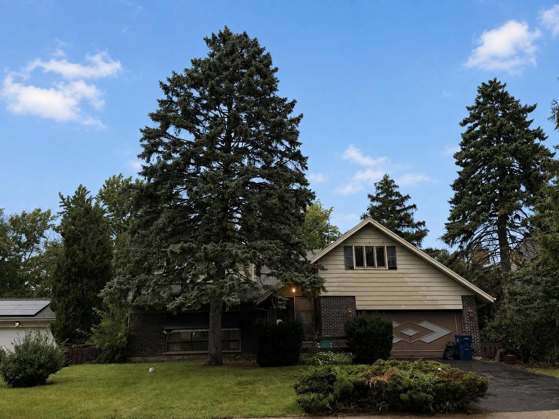 2720 N Appletree Ln., Northbrook, IL 60062