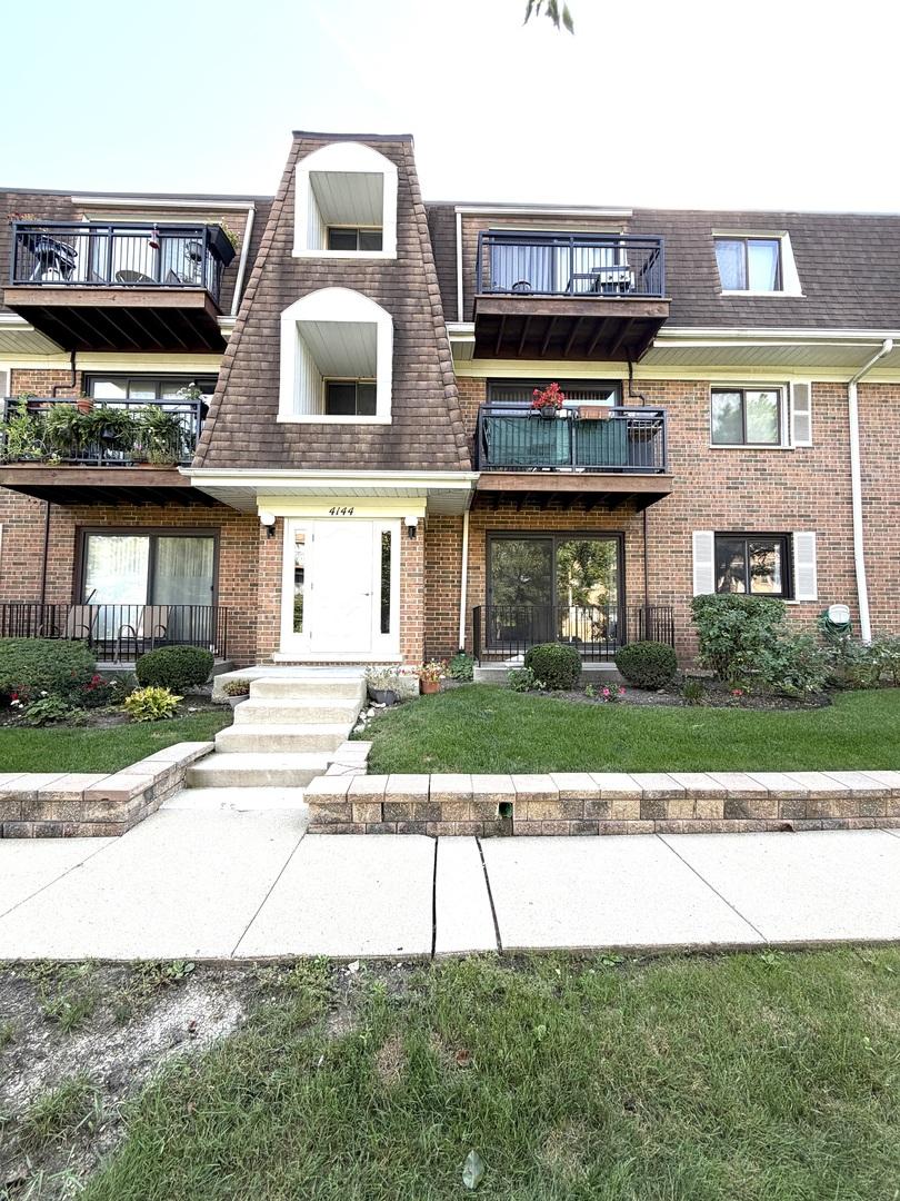 4144 Cove Ln. #D, Glenview, IL 60025