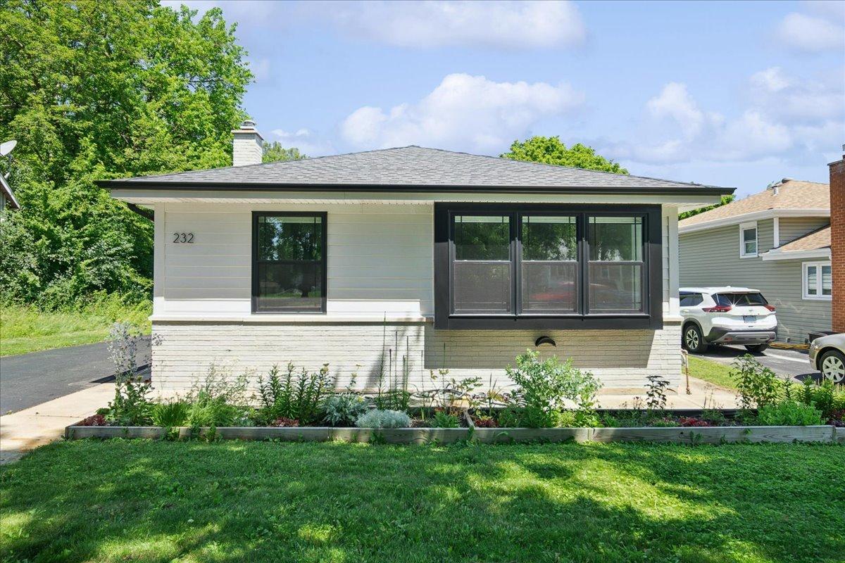232 E 55th St., Westmont, IL 60559