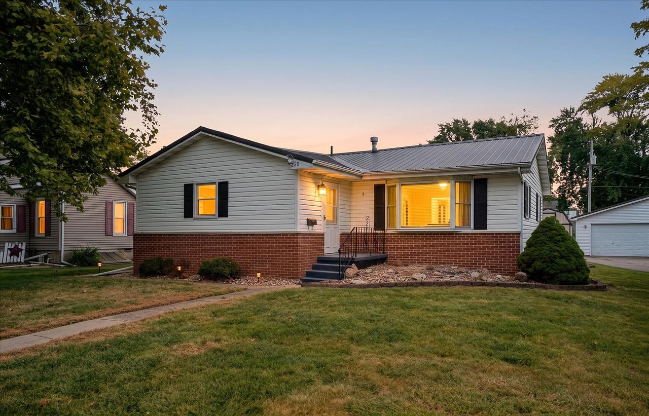 220 S State St., Gibson City, IL 60936