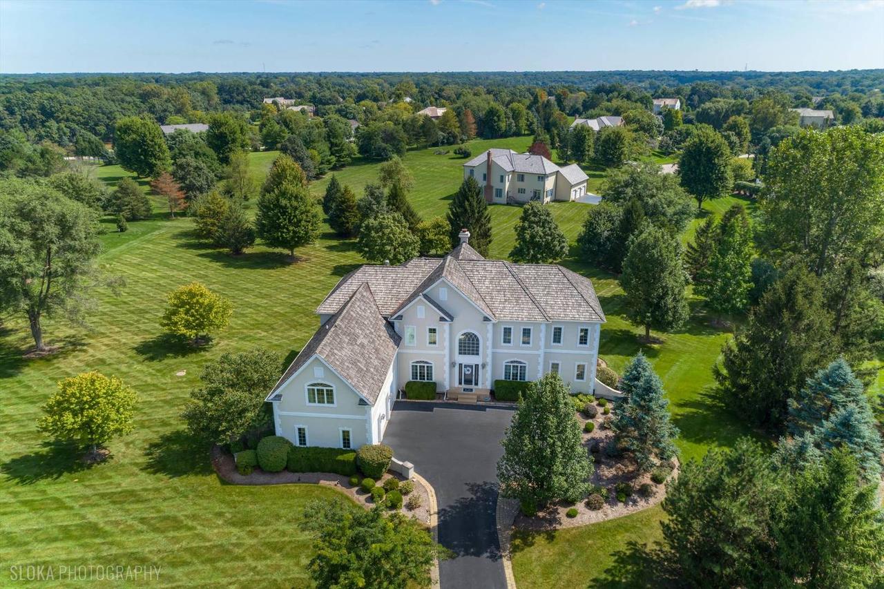 23733 N Lookout Pointe Rd., Lake Barrington, IL 60010