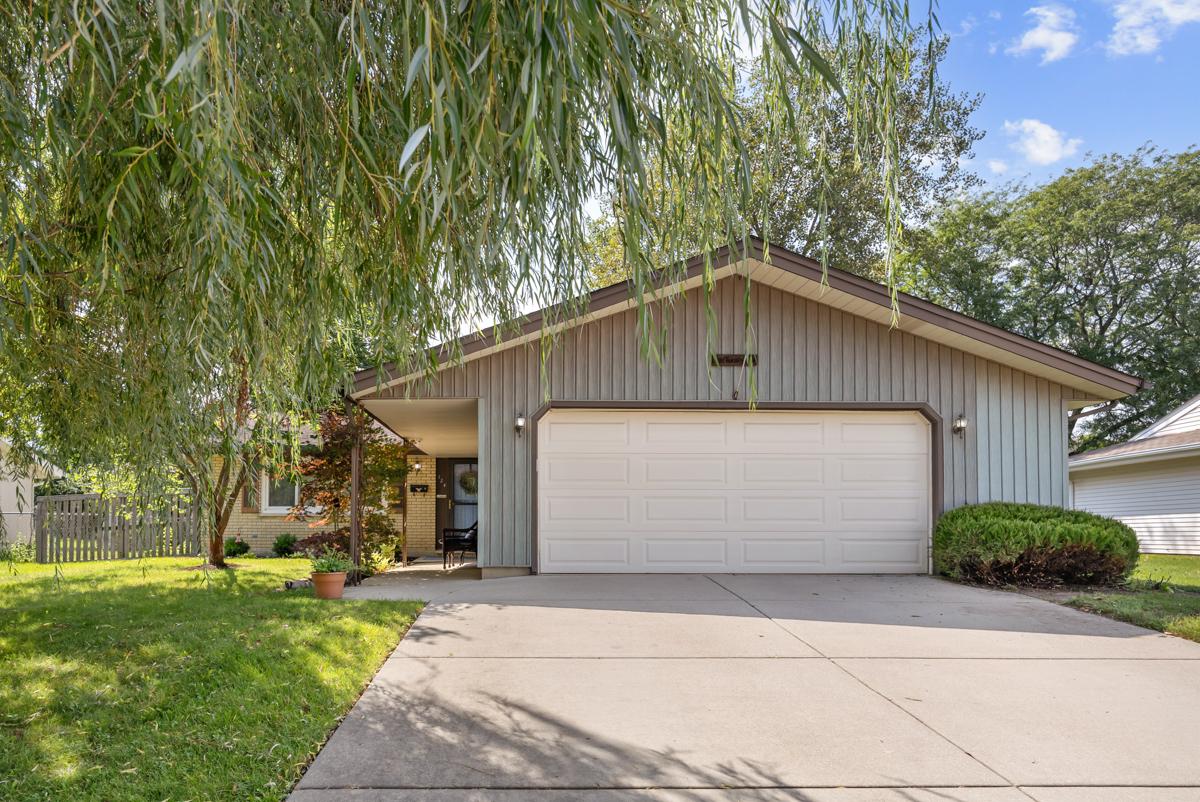 124 Patricia Dr., Schaumburg, IL 60193