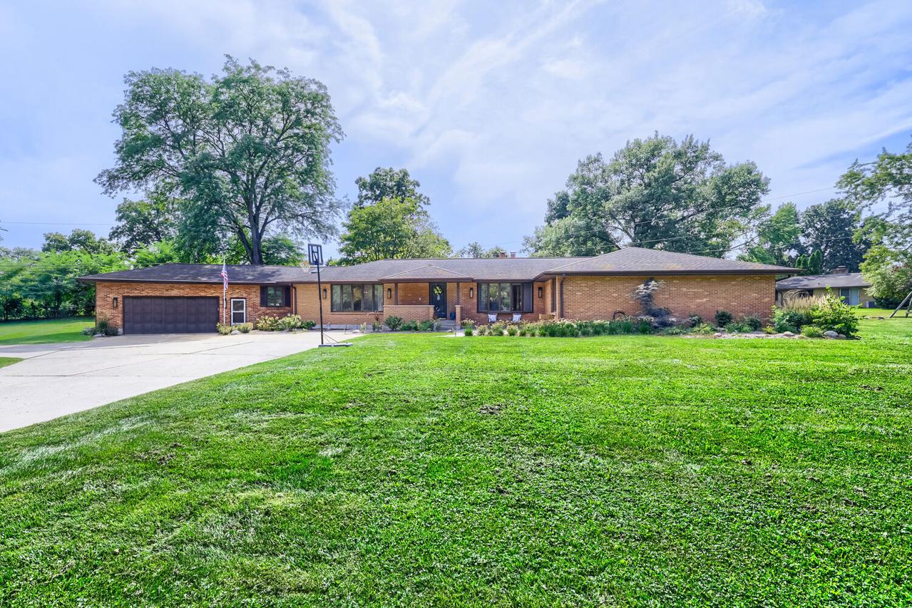 1803 Paula Ct., Sleepy Hollow, IL 60118