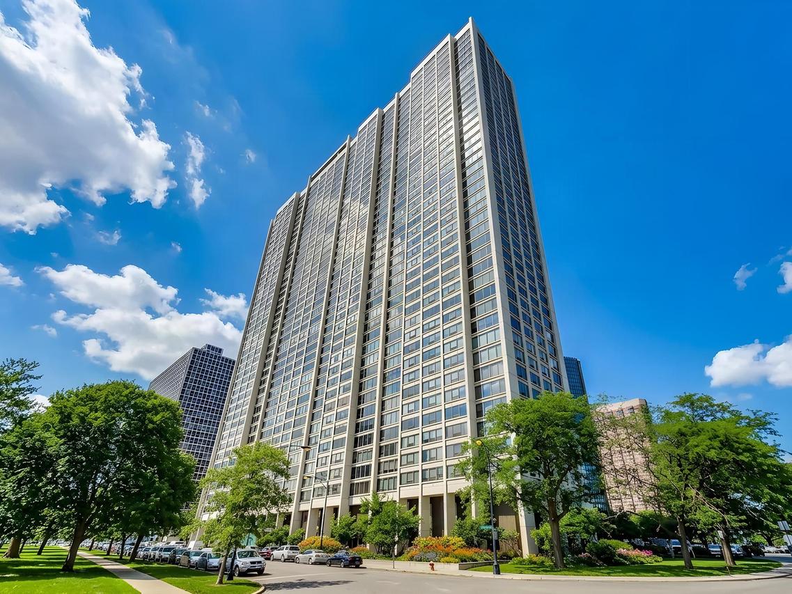 2800 N Lake Shore Dr. #2505, Chicago, IL 60657