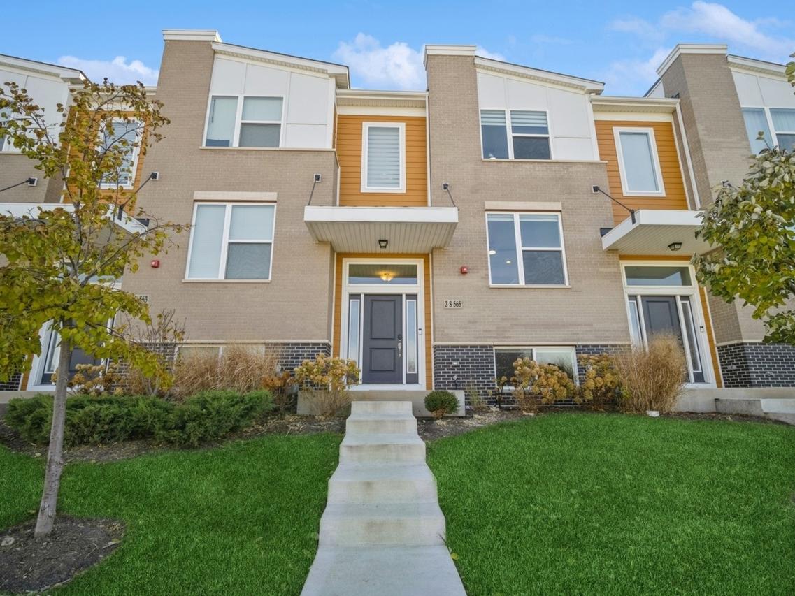 3s565 Camden St., Warrenville, IL 60555