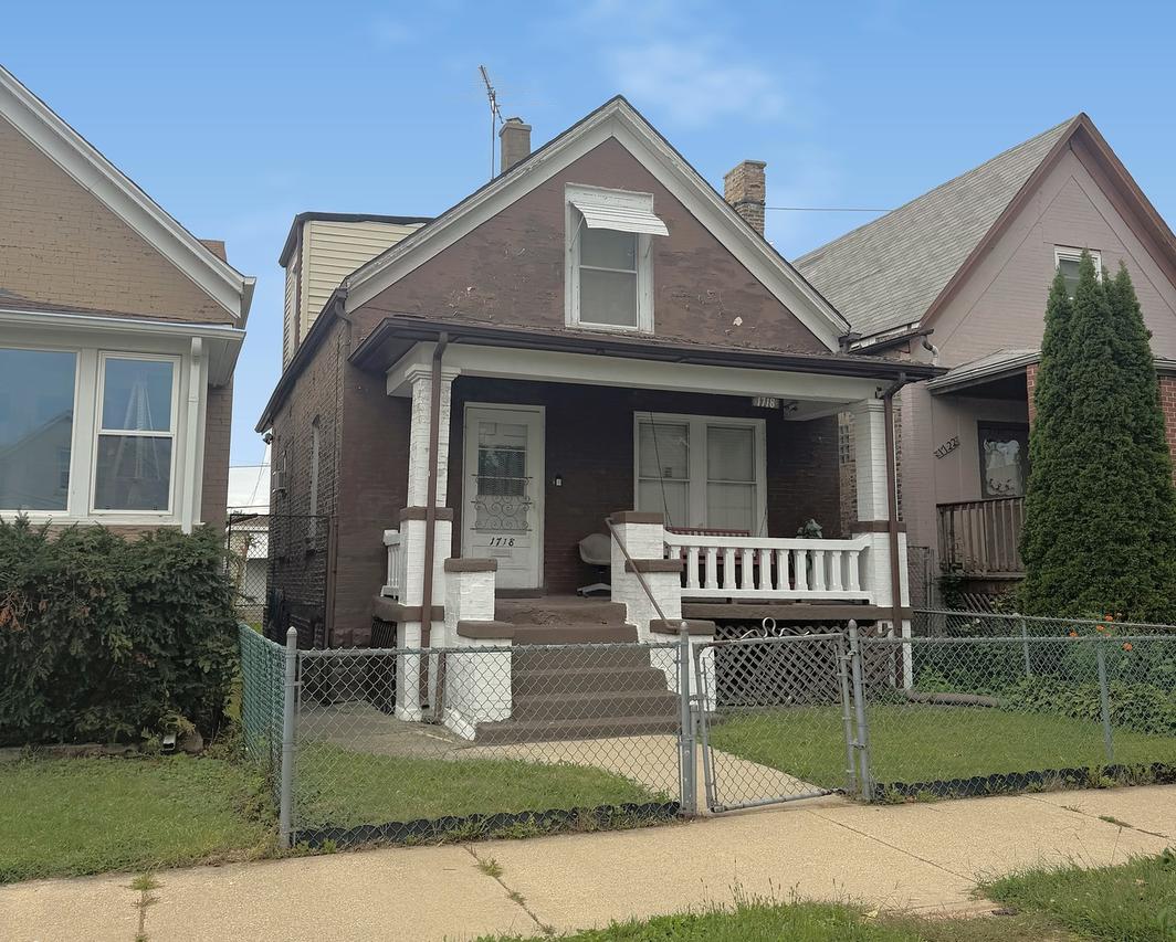 1718 N Ridgeway Ave., Chicago, IL 60647