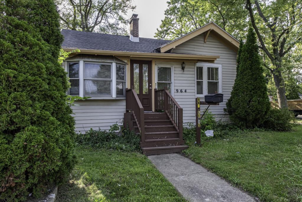 964 N Lewis Ave., Waukegan, IL 60085