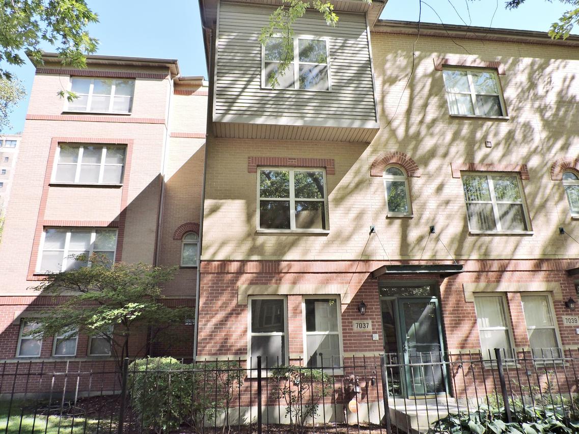 7037 S Oglesby Ave., Chicago, IL 60649