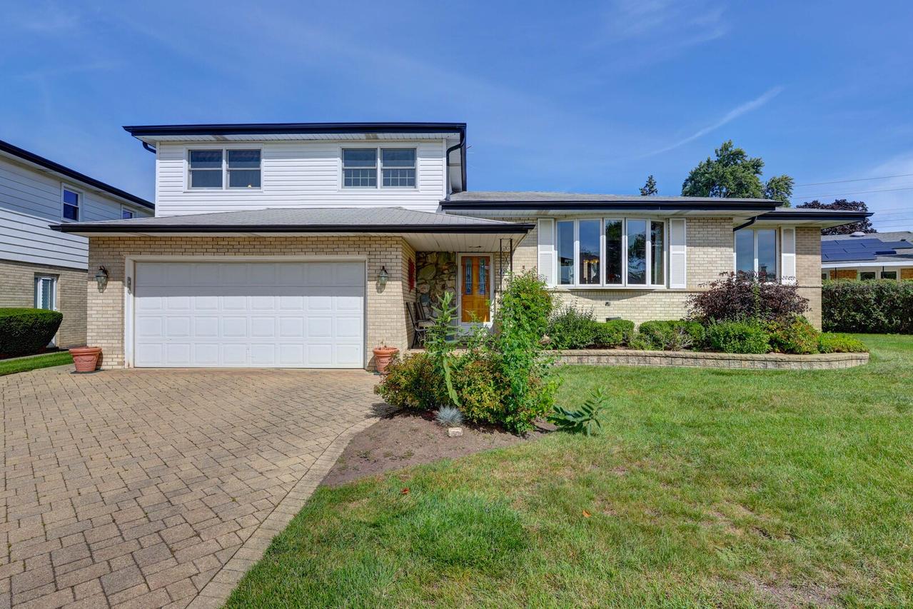 8190 W Catino Ter., Niles, IL 60714