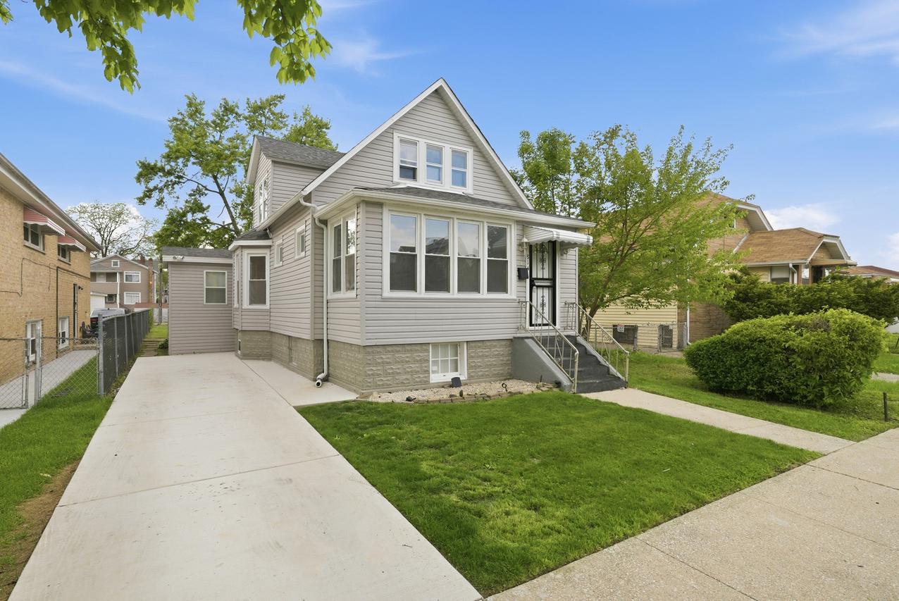 814 S 11th Ave., Maywood, IL 60153