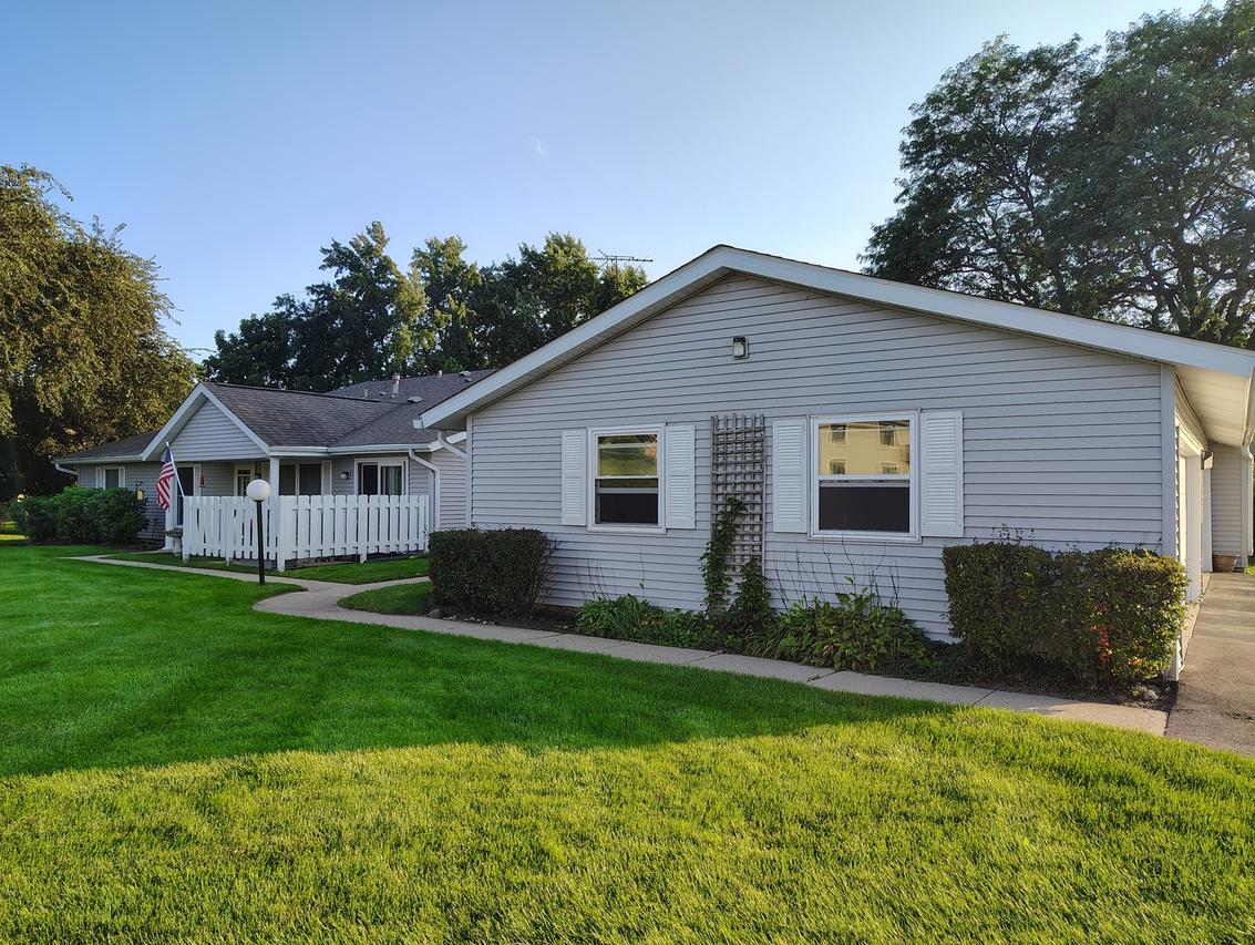 5205 Woodmar Ct. #C, Mchenry, IL 60050