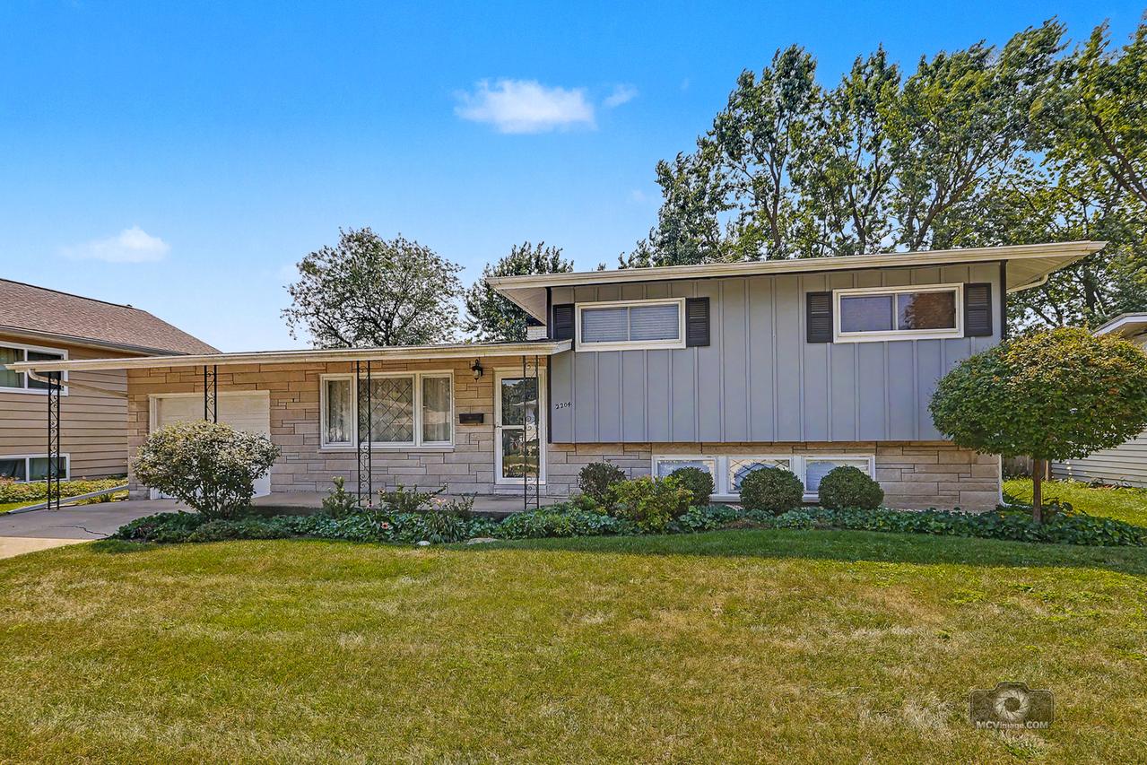 2204 Douglas St., Joliet, IL 60435