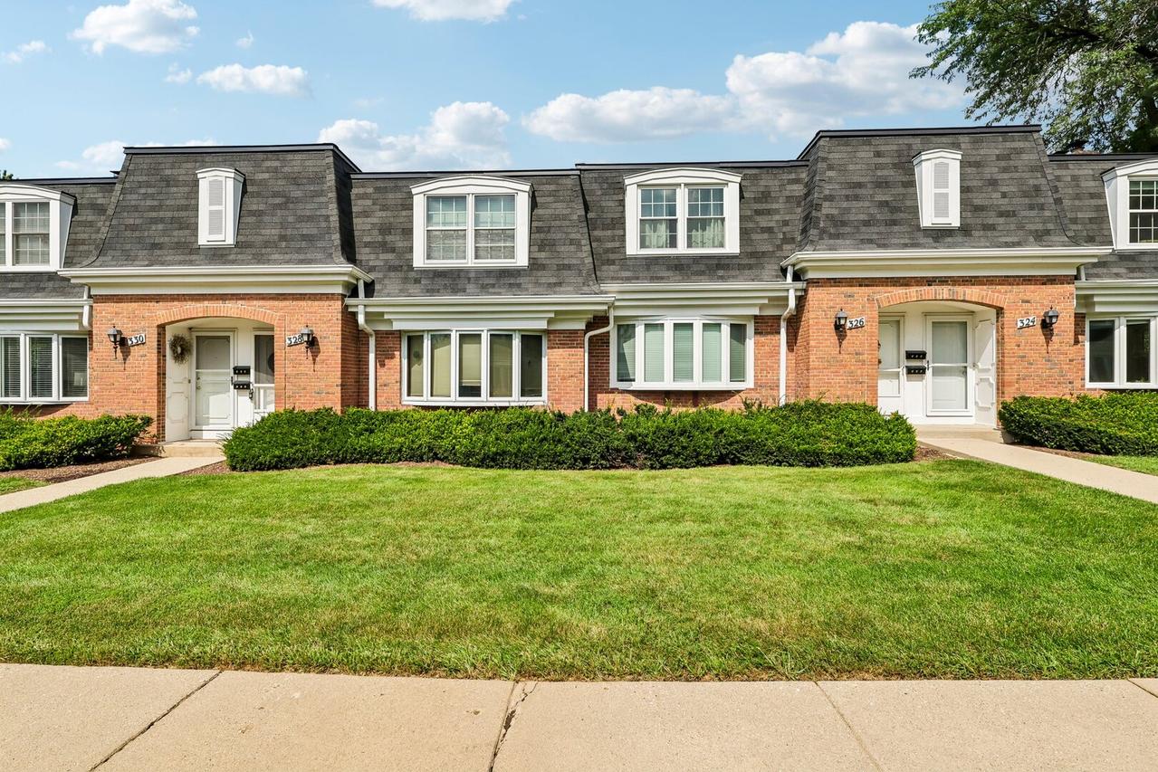 328 Eastern Ave., Barrington, IL 60010