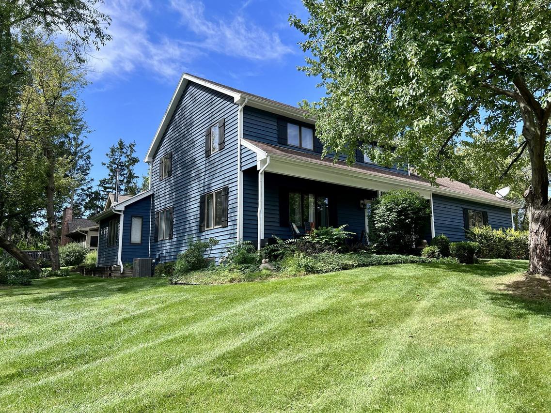 143 Mccullom St., Crystal Lake, IL 60014