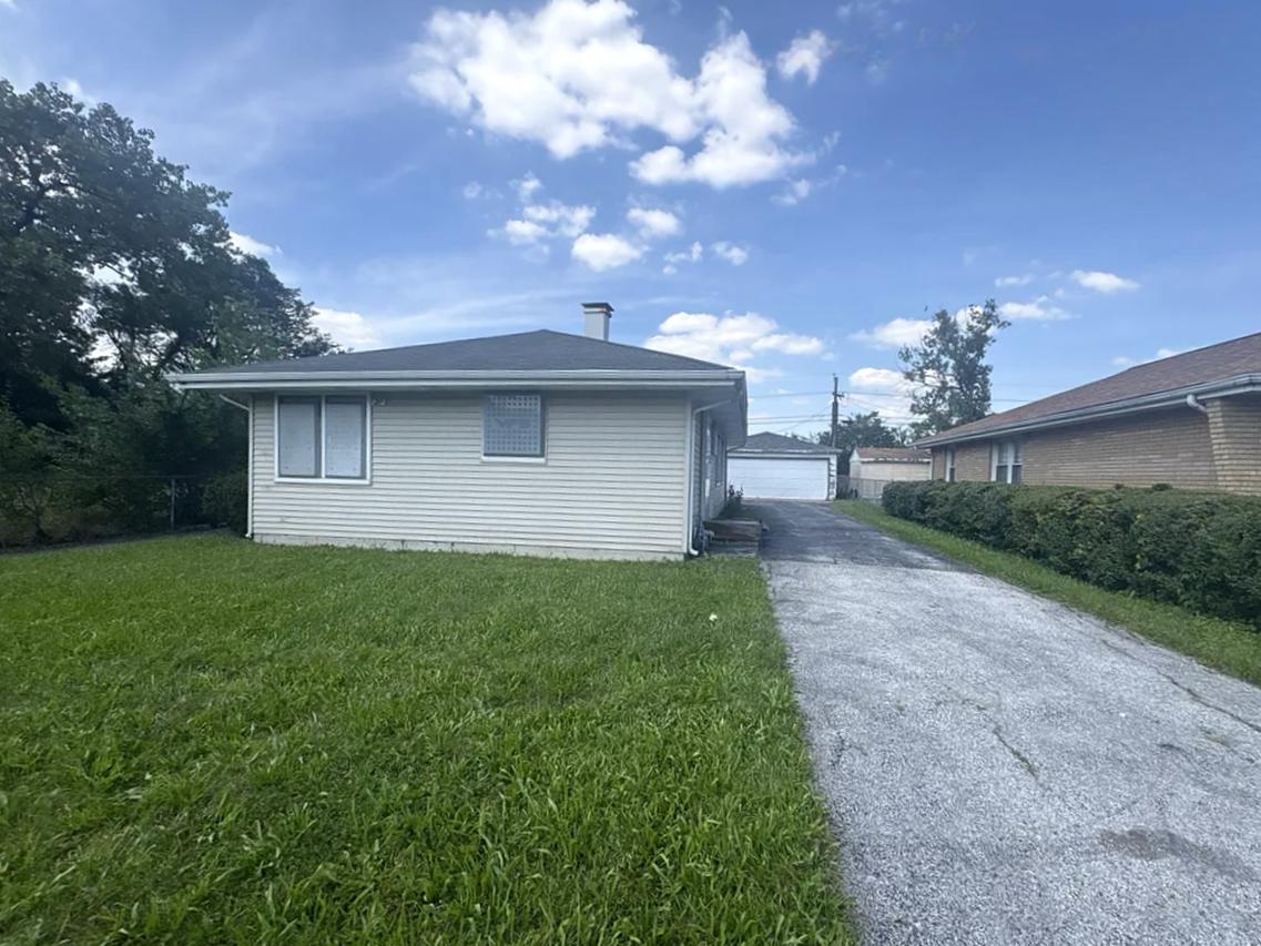 27 W 141st St., Dixmoor, IL 60426