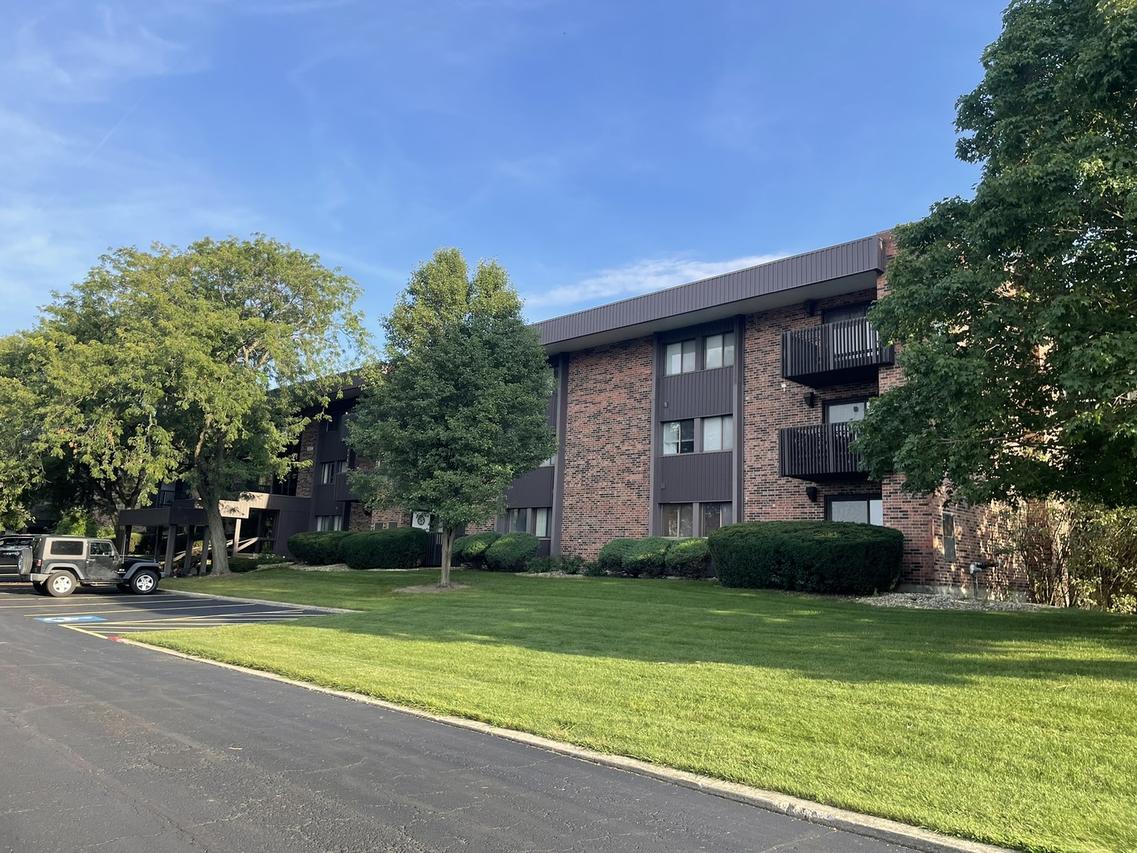 1504 Woodbridge Rd. #1F, Joliet, IL 60436
