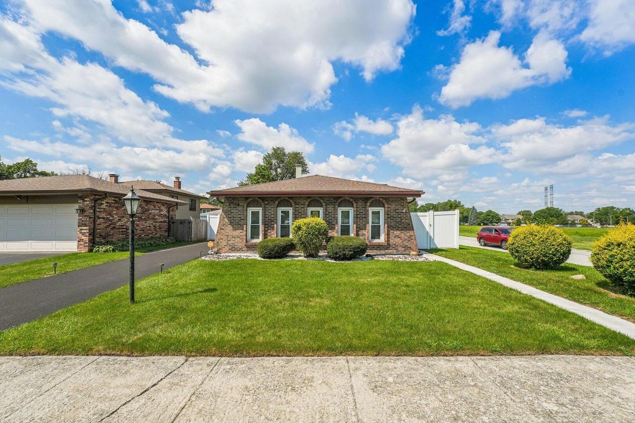 17808 S Hickory St., Lansing, IL 60438