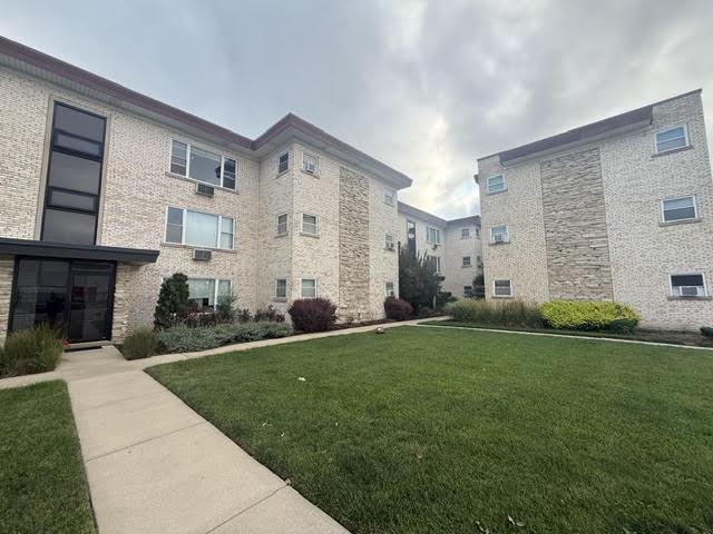 5779 N Northwest Hwy. #103, Chicago, IL 60631