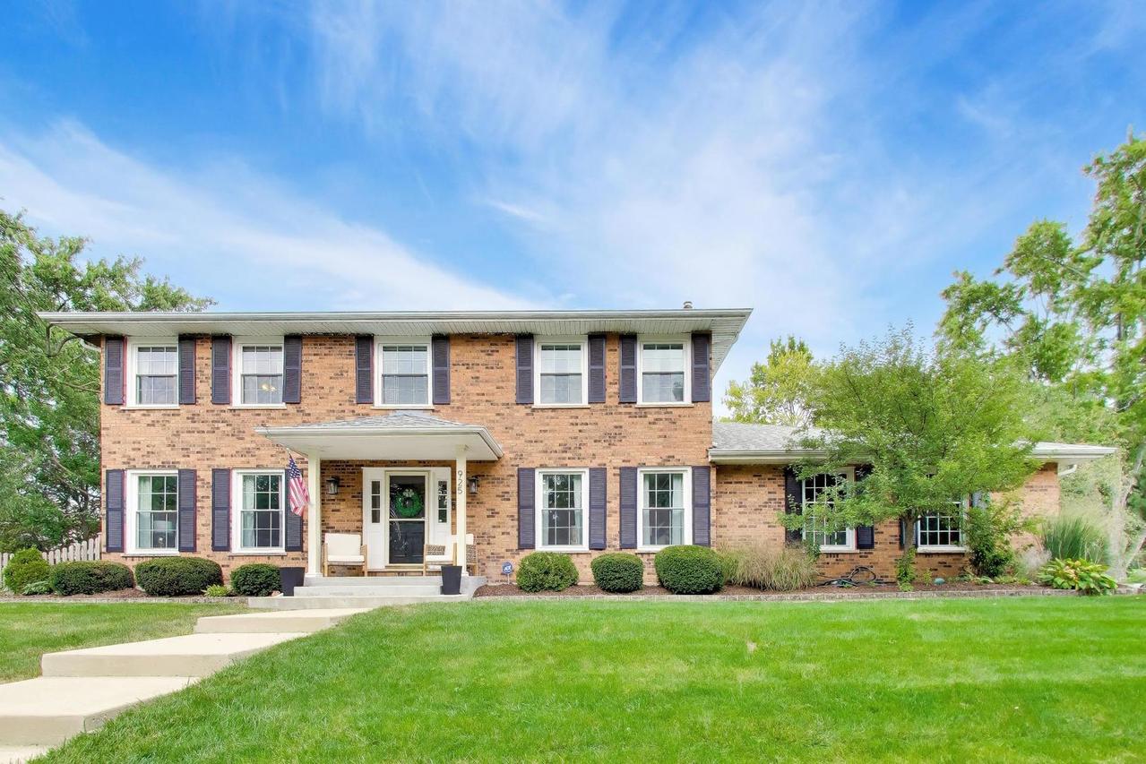 925 Hidden Lake Rd., Naperville, IL 60565